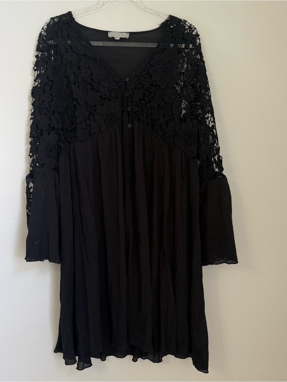 J Gee Dress Size 1X Black Boho Gauze Crochet Bell Sleeves Lined V-Neck